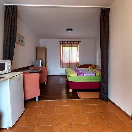 بيت ضيافة Apartmanovy Dom Red 4*