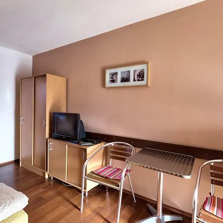 Apartmanovy Dom Red Konukevi