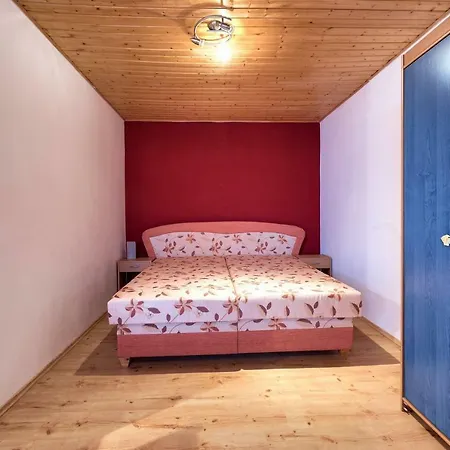 Apartmanovy Dom Red Konukevi *