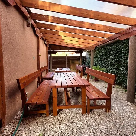 Apartmanovy Dom Red Podhájska