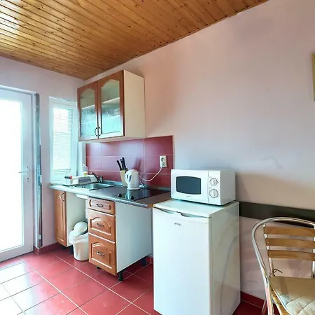 Apartmanovy Dom Red Konukevi *