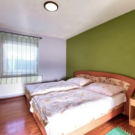 Apartmanovy Dom Red Podhájska