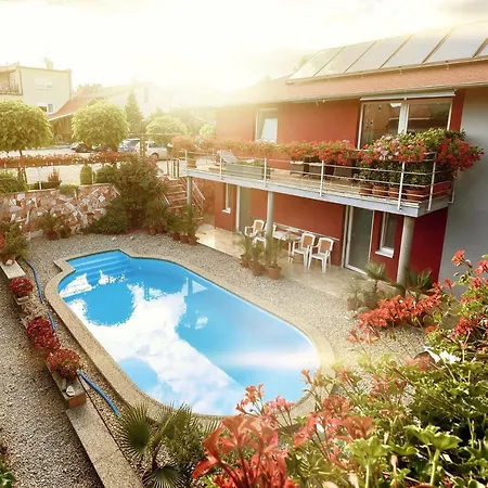 Apartmánový Dom Red *