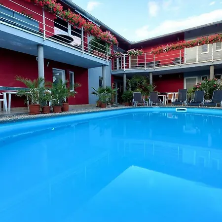 Apartmanovy Dom Red Podhájska