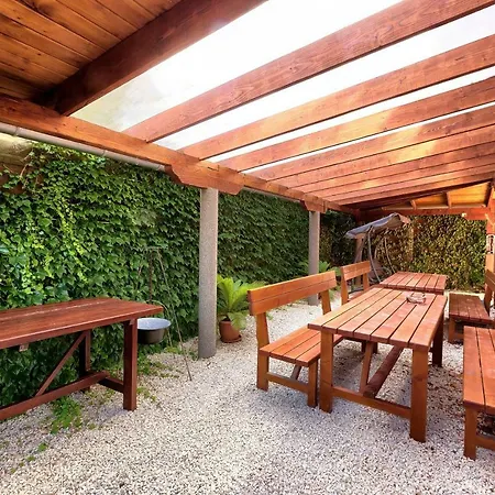 Apartmanovy Dom Red * Podhájska