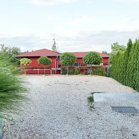 Apartmanovy Dom Red Pensjonat Podhájska