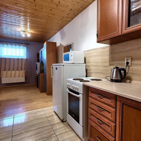 Apartmanovy Dom Red Konukevi *