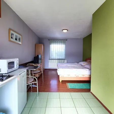Apartmanovy Dom Red Podhájska
