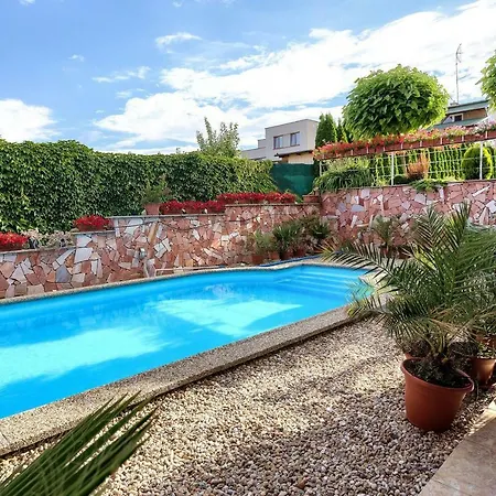 Apartmanovy Dom Red Konukevi