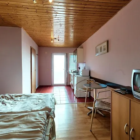 Apartmanovy Dom Red Konukevi *