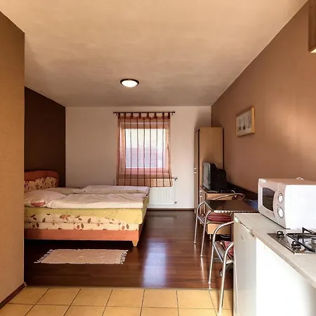 Apartmanovy Dom Red Konukevi